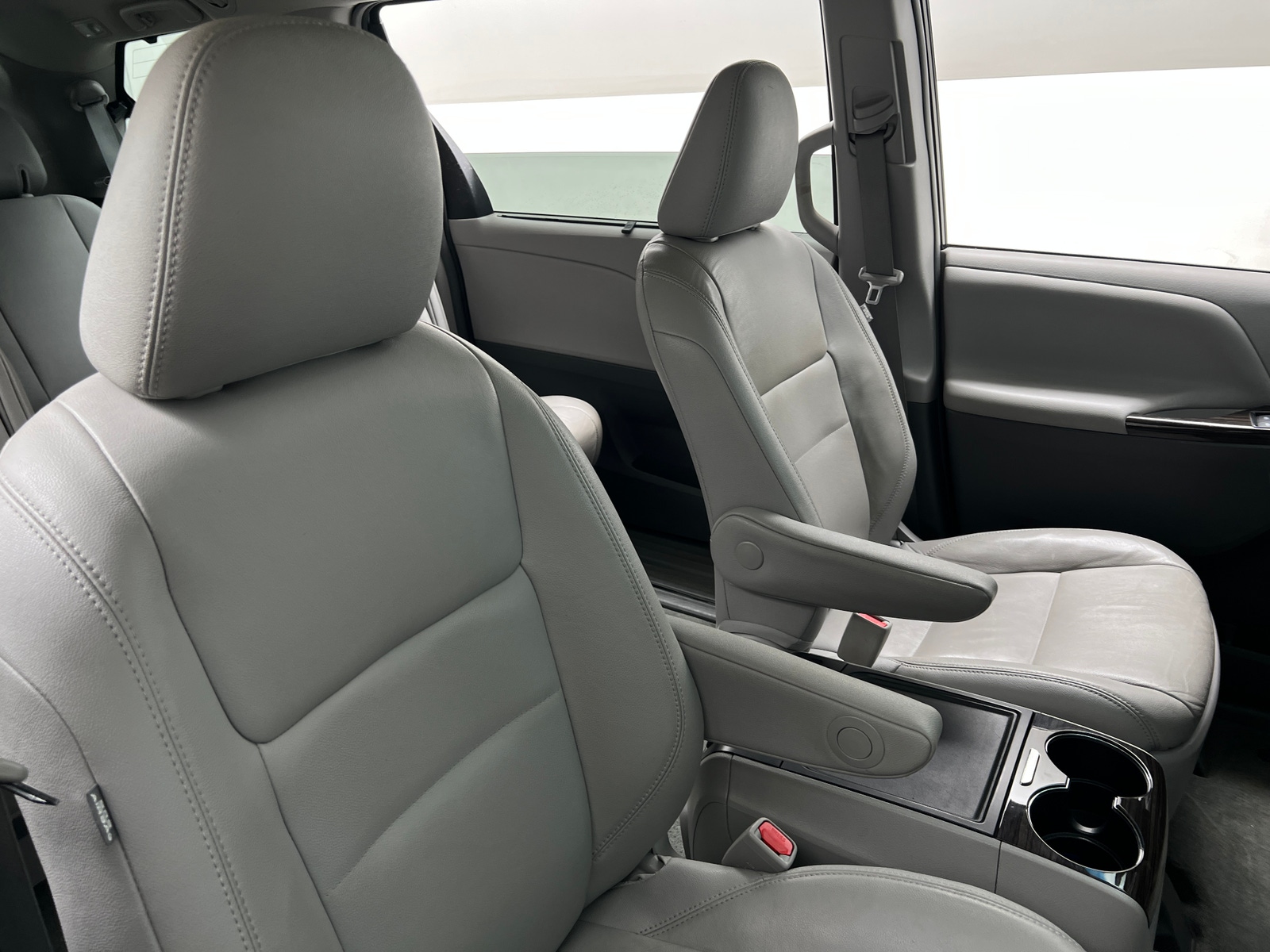 Thumbnail: 2017 Toyota Sienna - 2