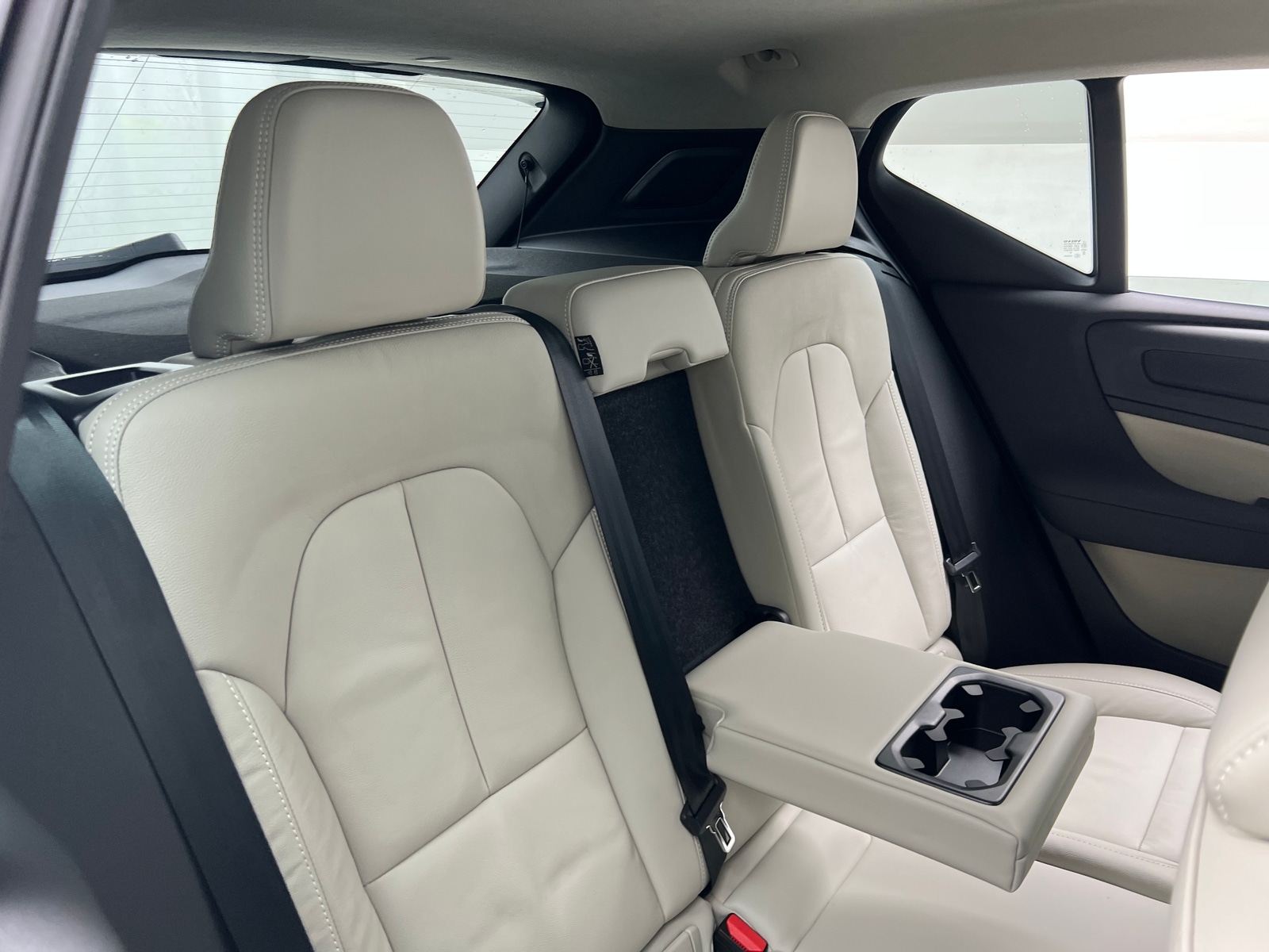 Thumbnail: 2023 Volvo XC40 - 5