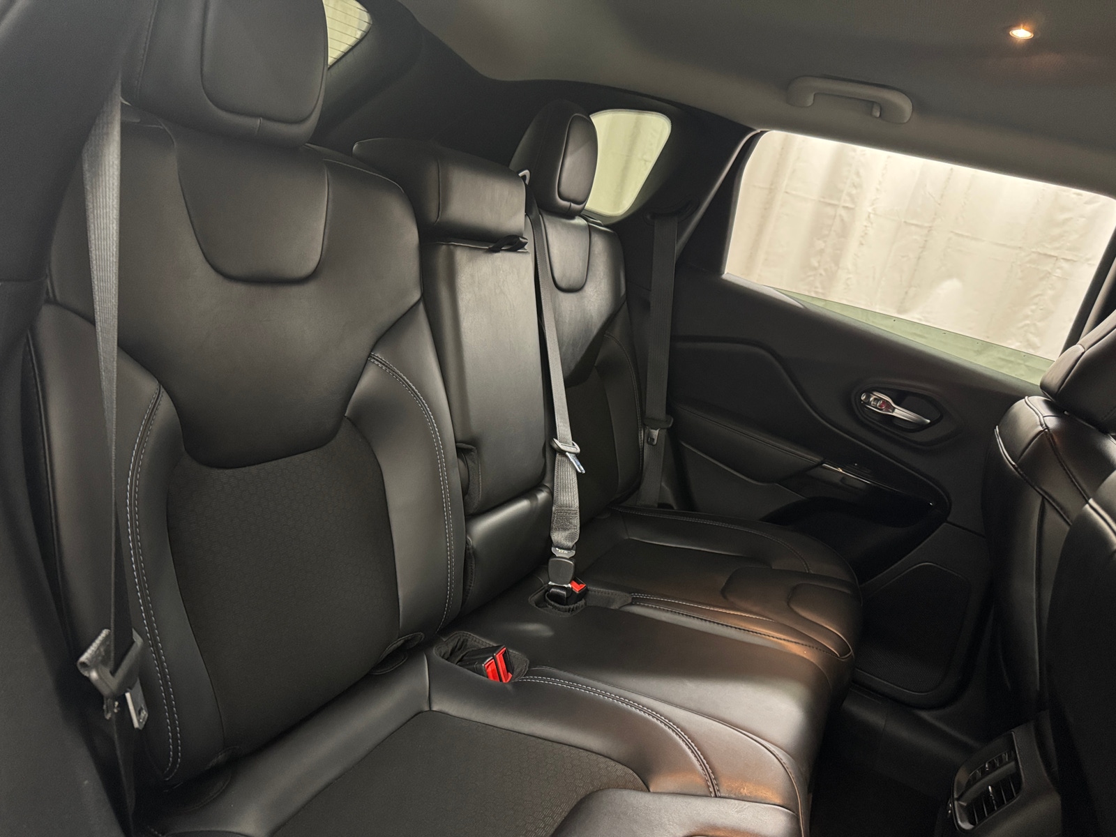 Thumbnail: 2020 Jeep Cherokee - 6
