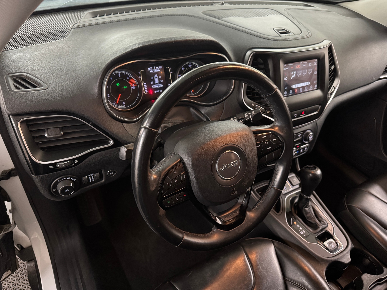 Thumbnail: 2020 Jeep Cherokee - 3