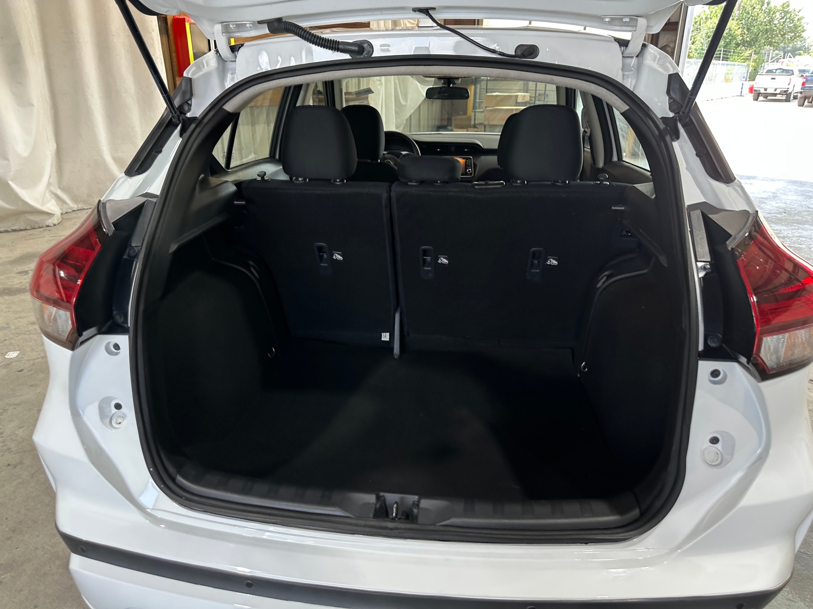 Thumbnail: 2023 Nissan Kicks - 7