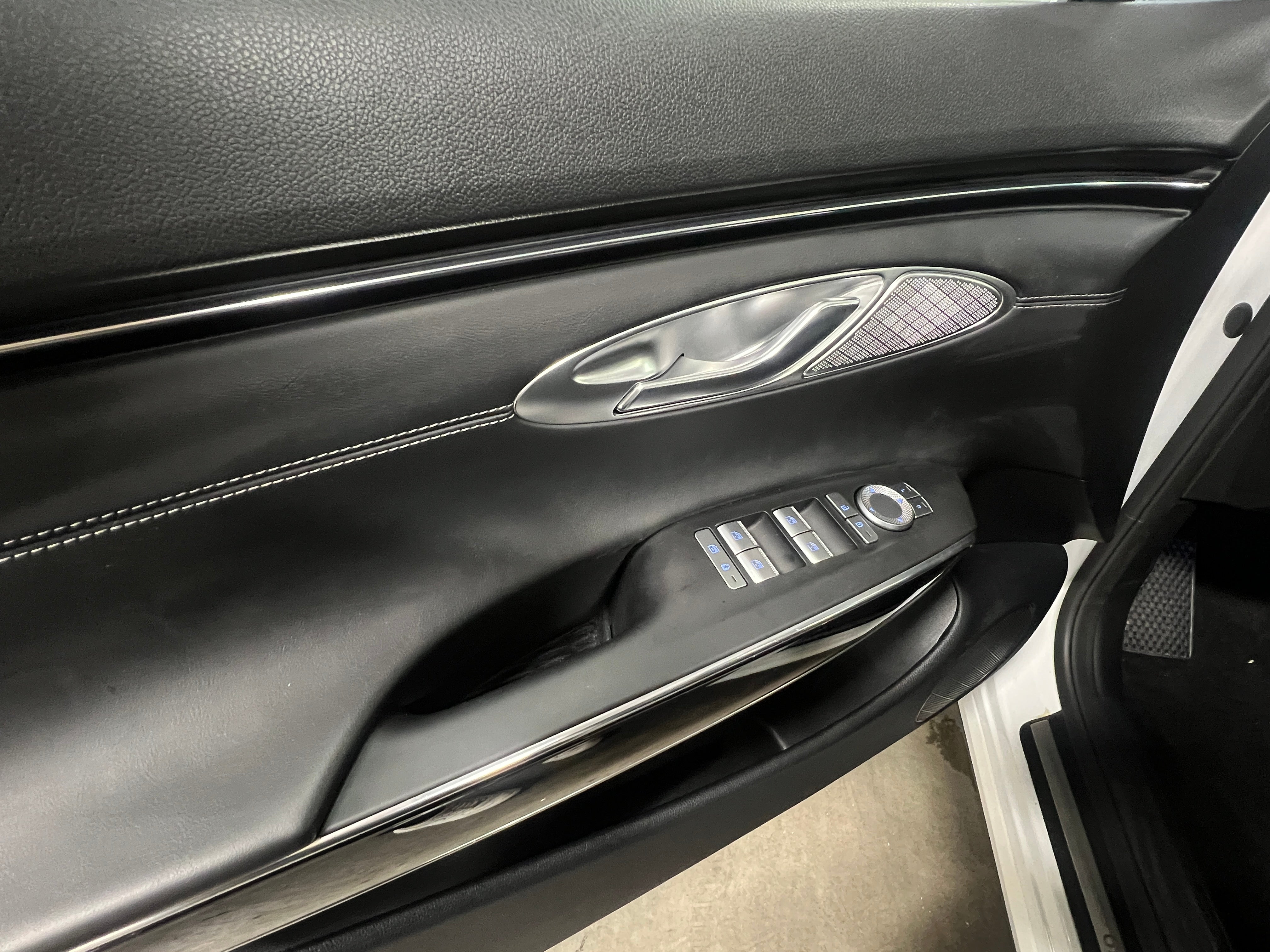 2025 GENESIS GV70