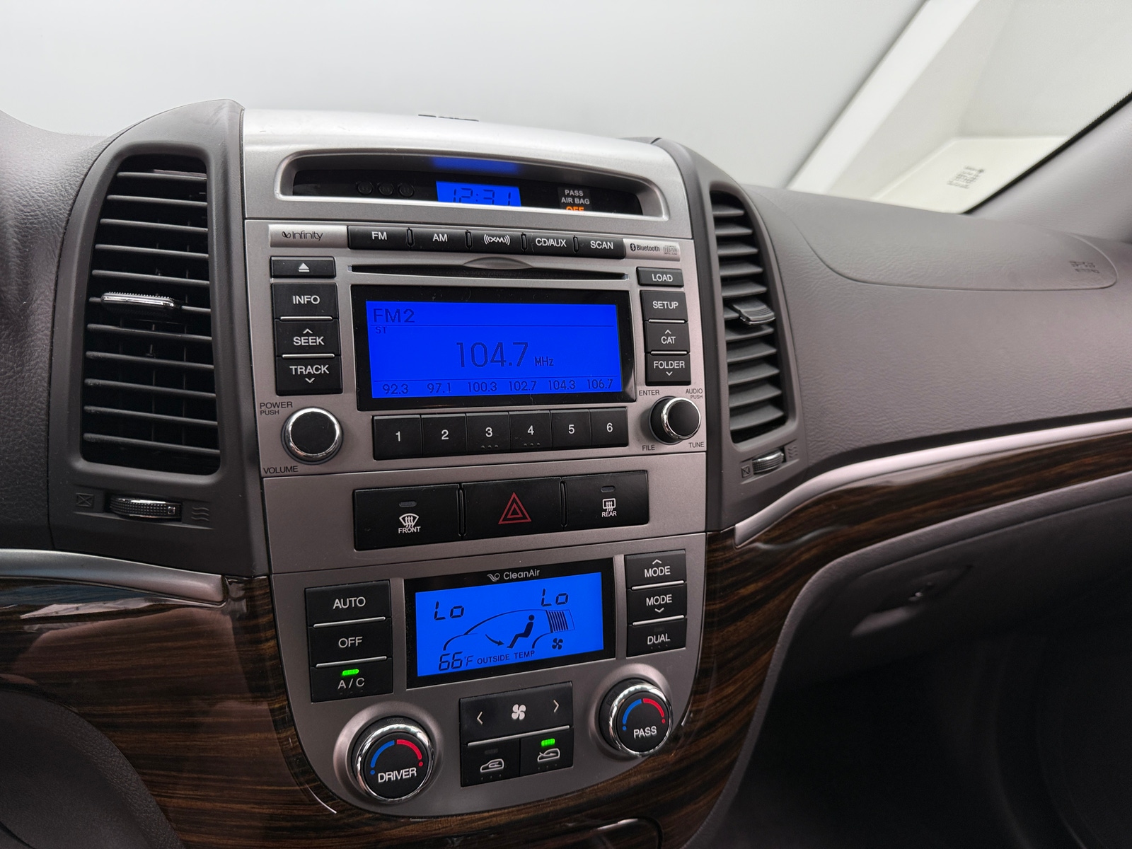 Thumbnail: 2012 Hyundai Santa Fe - 3