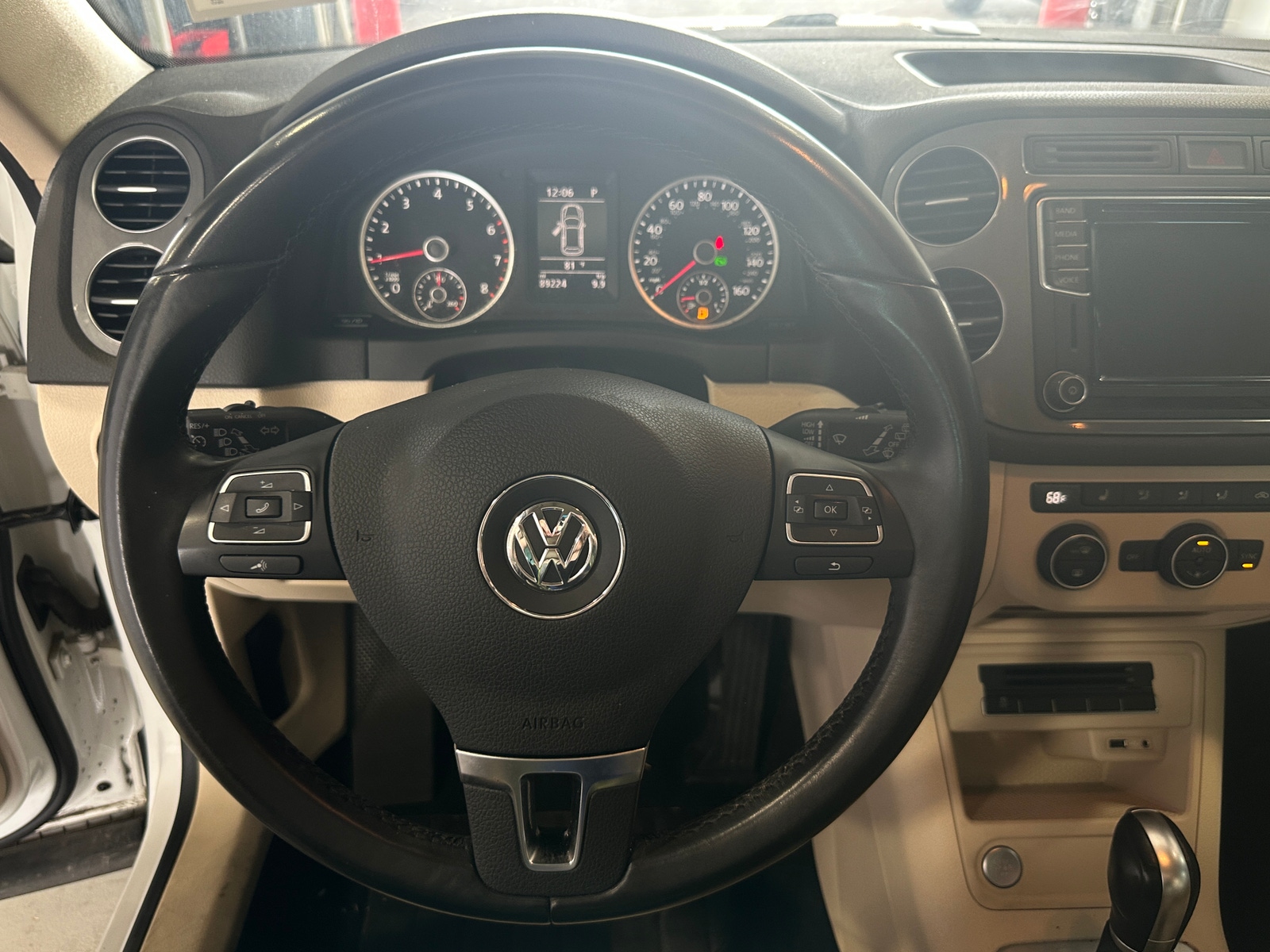 Thumbnail: 2017 Volkswagen Tiguan - 4