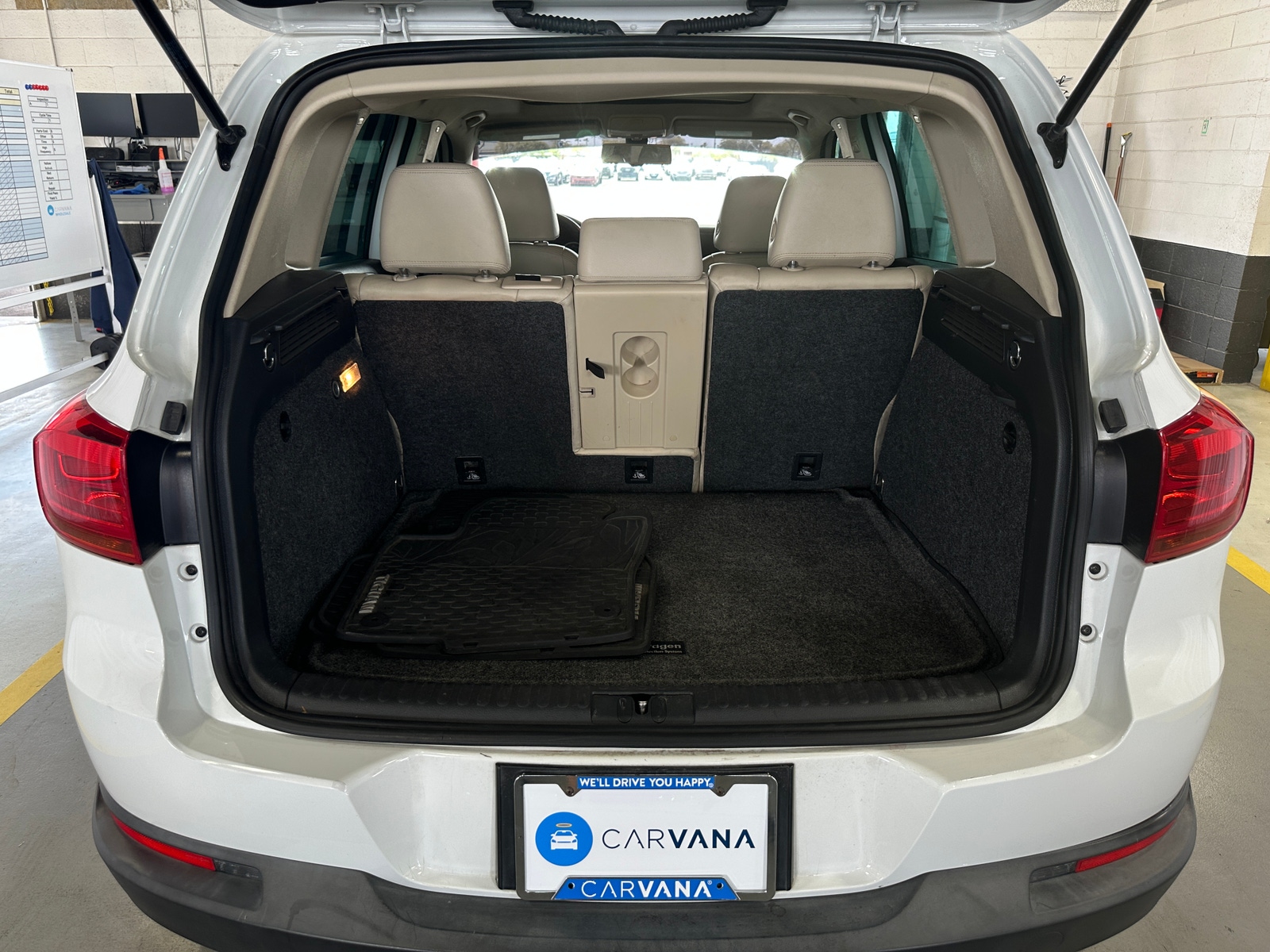 Thumbnail: 2017 Volkswagen Tiguan - 6