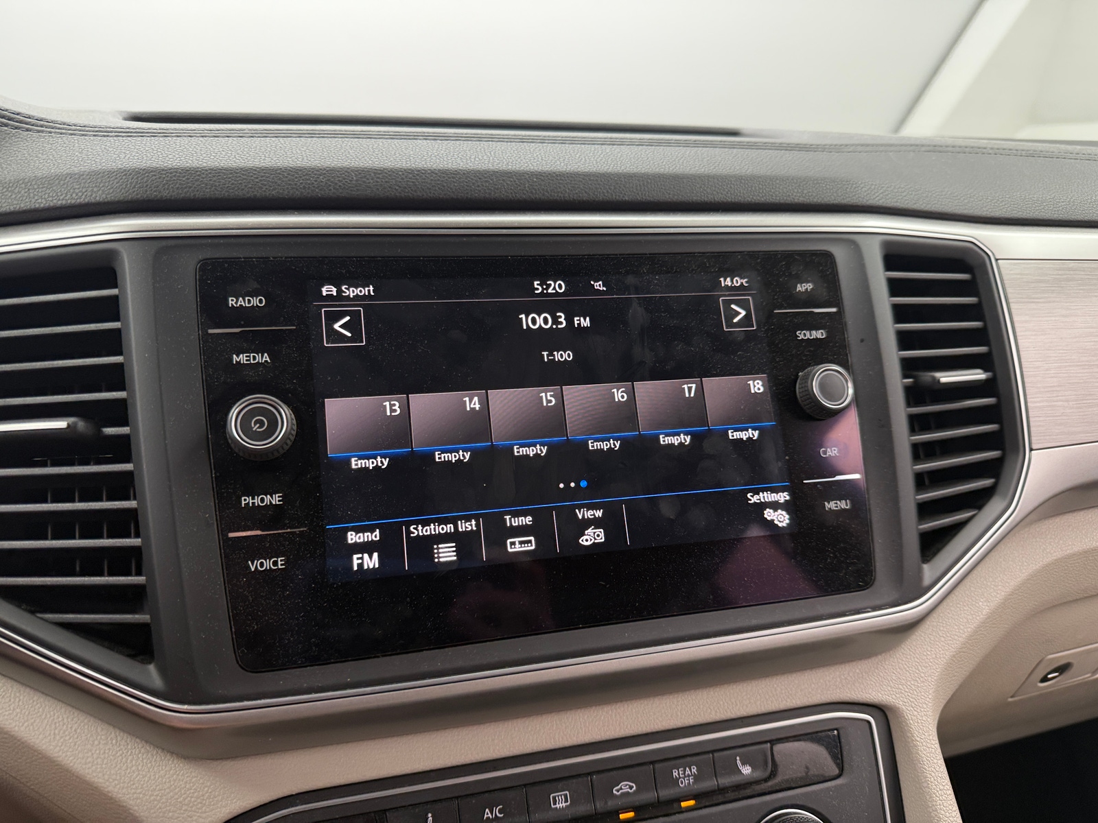 Thumbnail: 2018 Volkswagen Atlas - 4