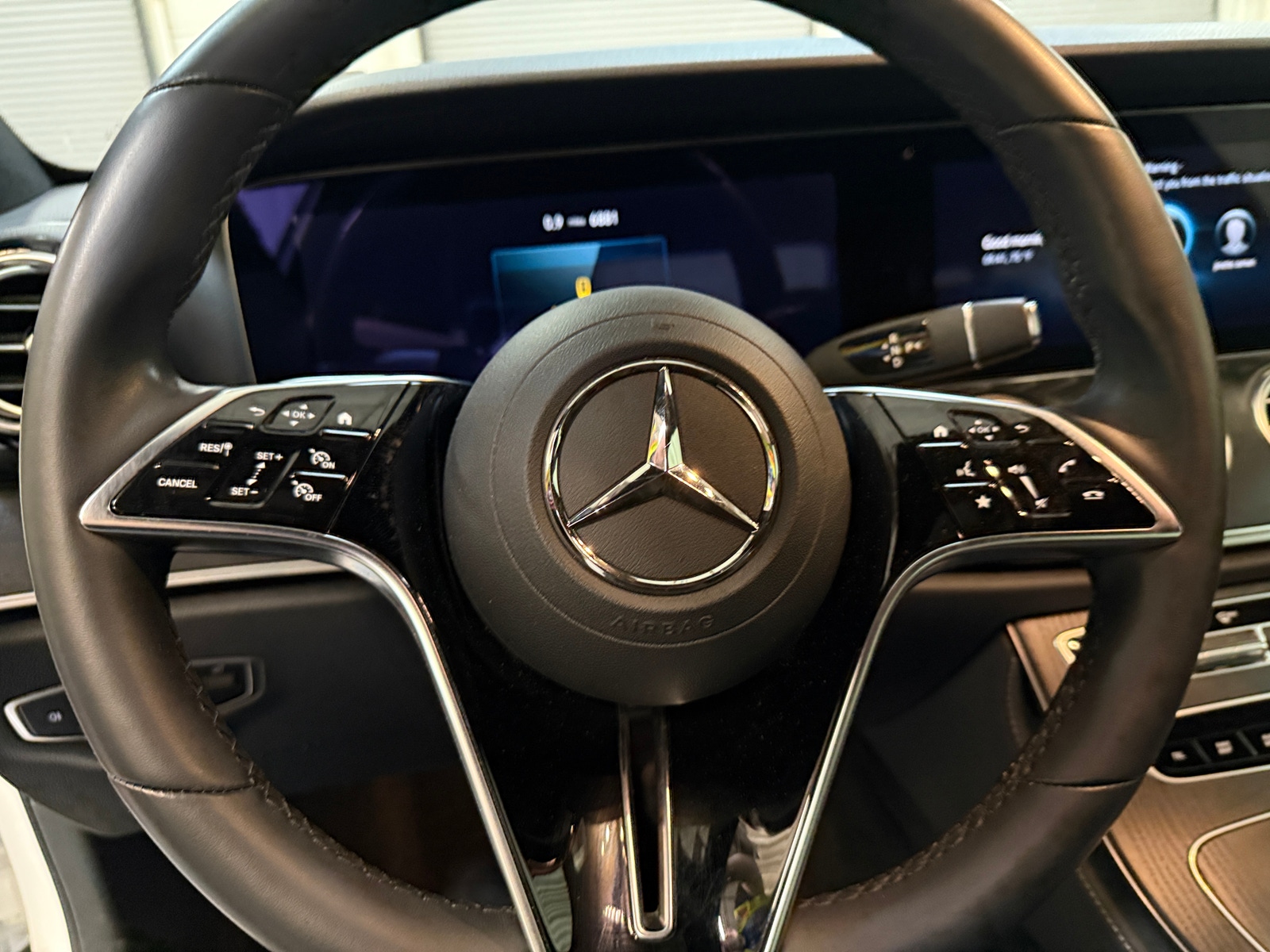 Thumbnail: 2022 Mercedes-Benz E-Class - 4