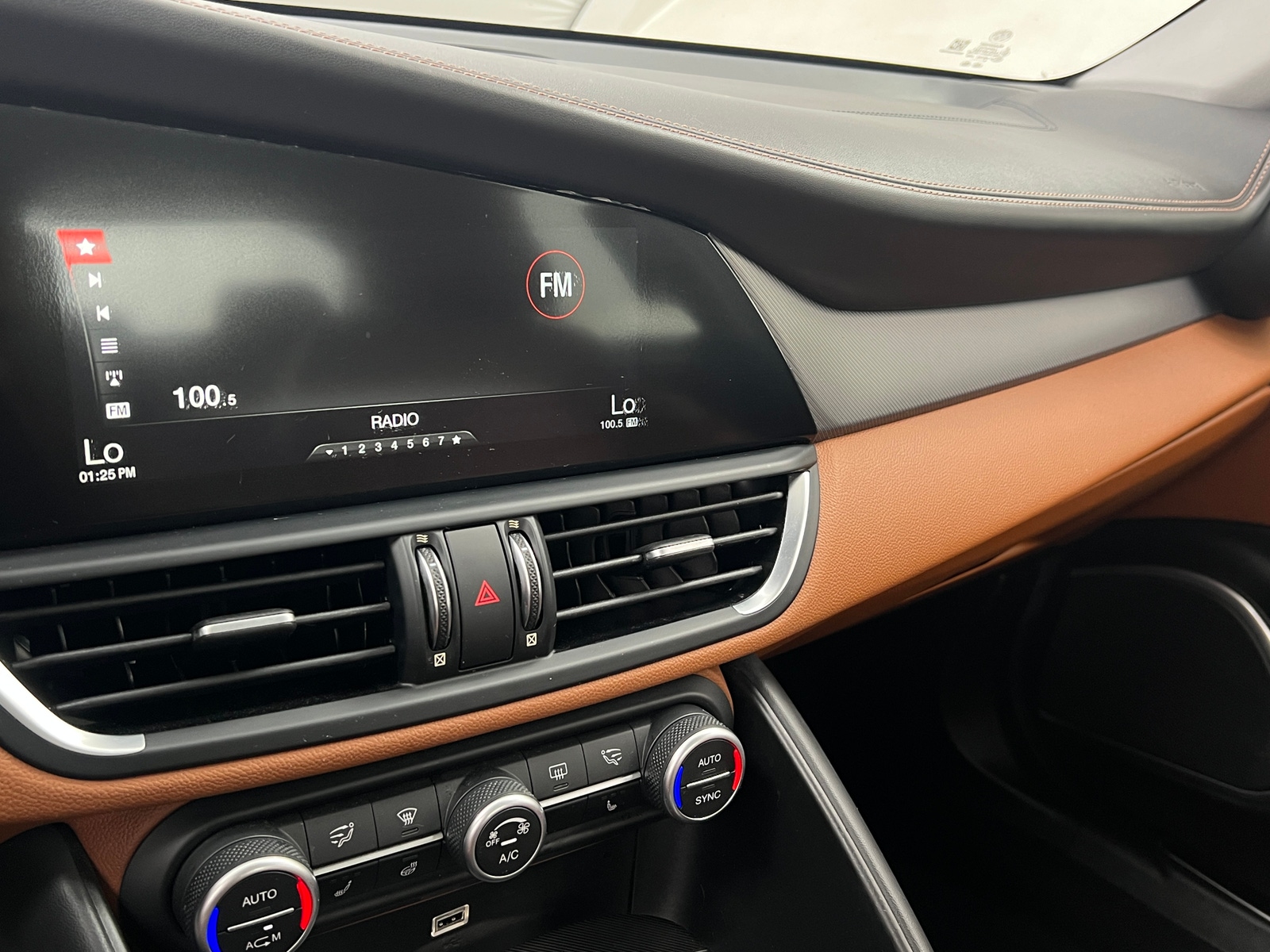 Thumbnail: 2019 Alfa Romeo Giulia - 3