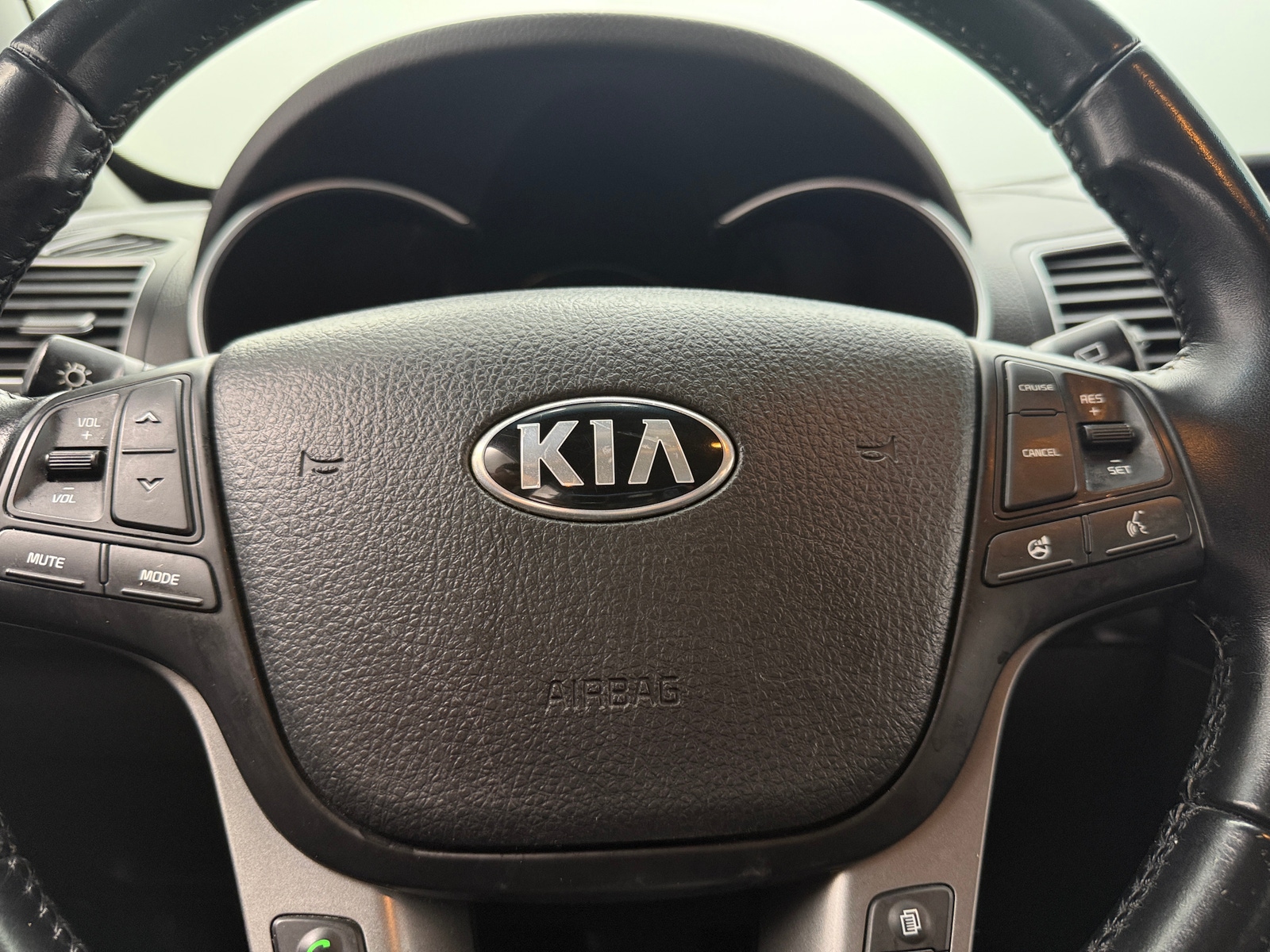 Thumbnail: 2015 Kia Sorento - 4