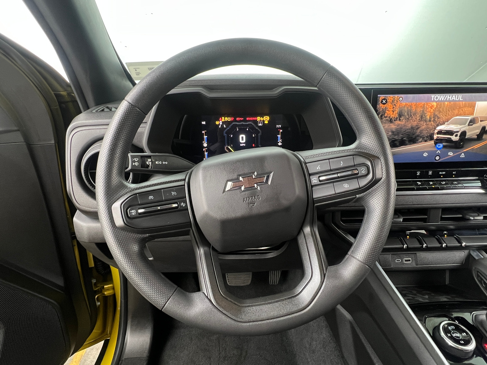 Thumbnail: 2023 Chevrolet Colorado - 5