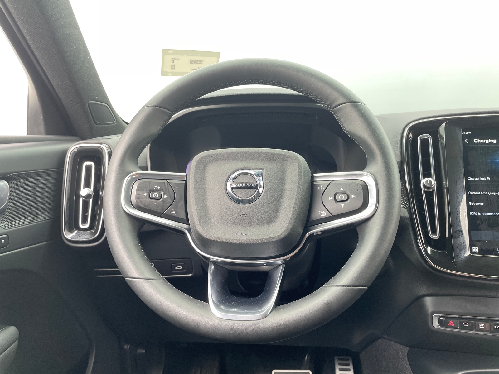Thumbnail: 2022 Volvo XC40 - 4