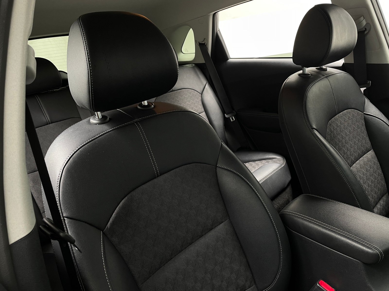 Thumbnail: 2022 Kia Niro - 2