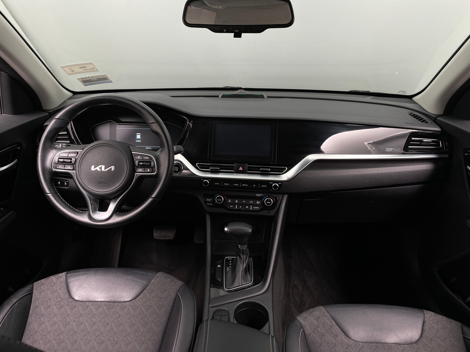 Thumbnail: 2022 Kia Niro - 3