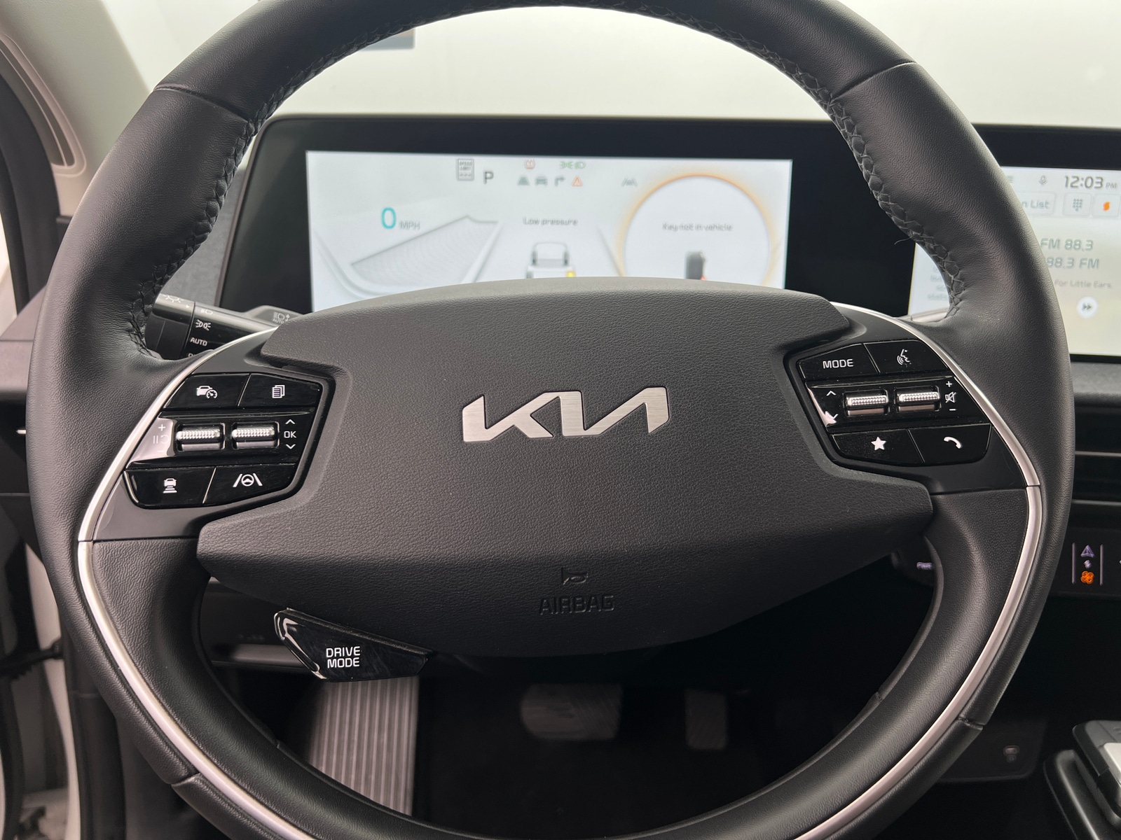 Thumbnail: 2022 Kia EV6 - 4