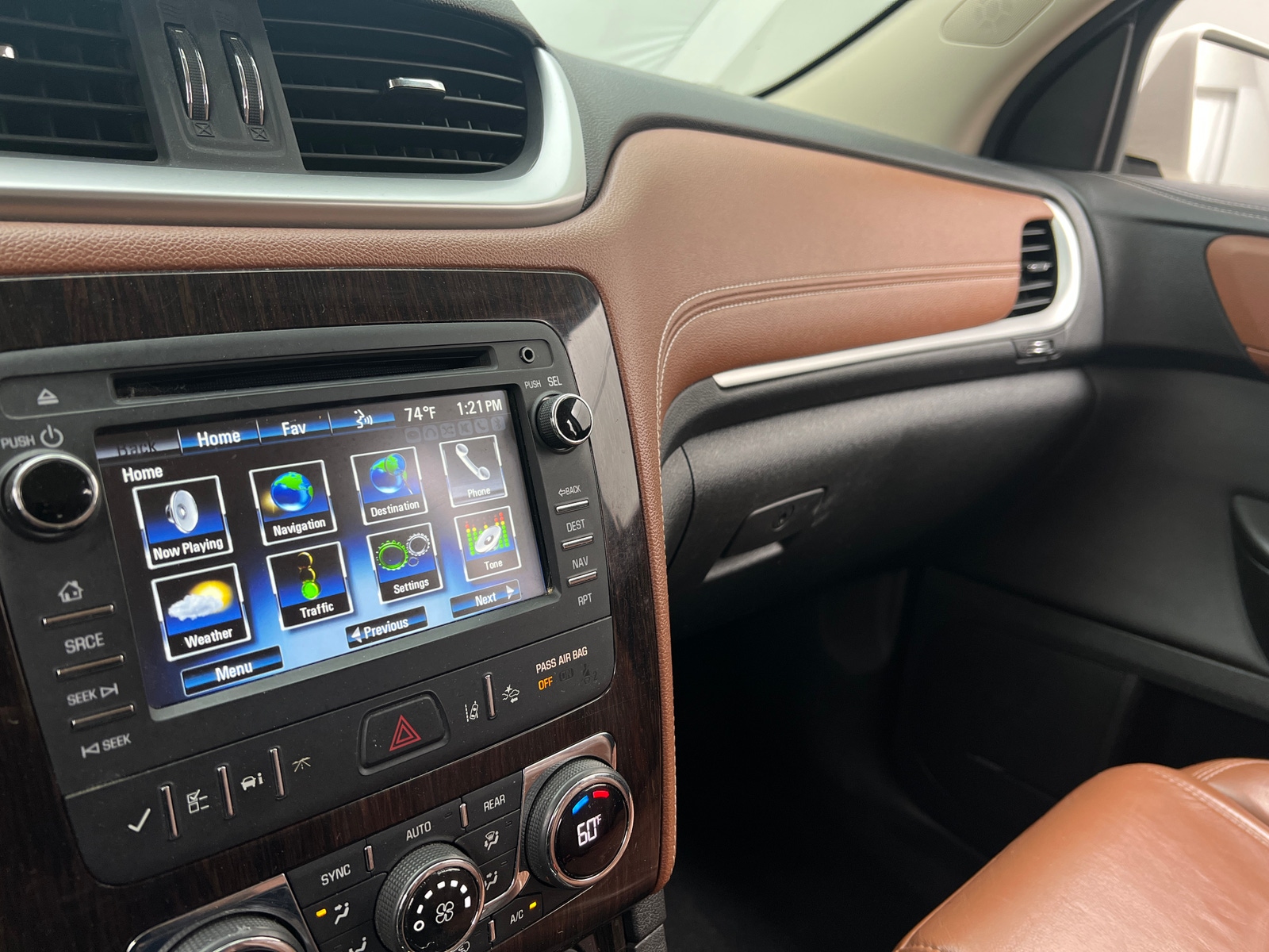 Thumbnail: 2015 Chevrolet Traverse - 3