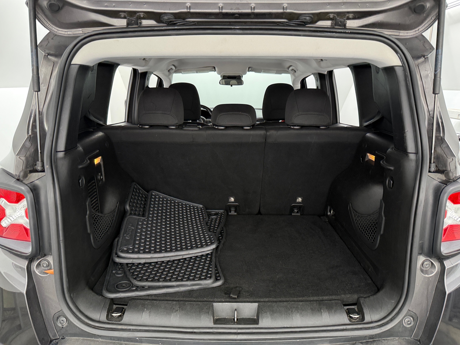 Thumbnail: 2017 Jeep Renegade - 7