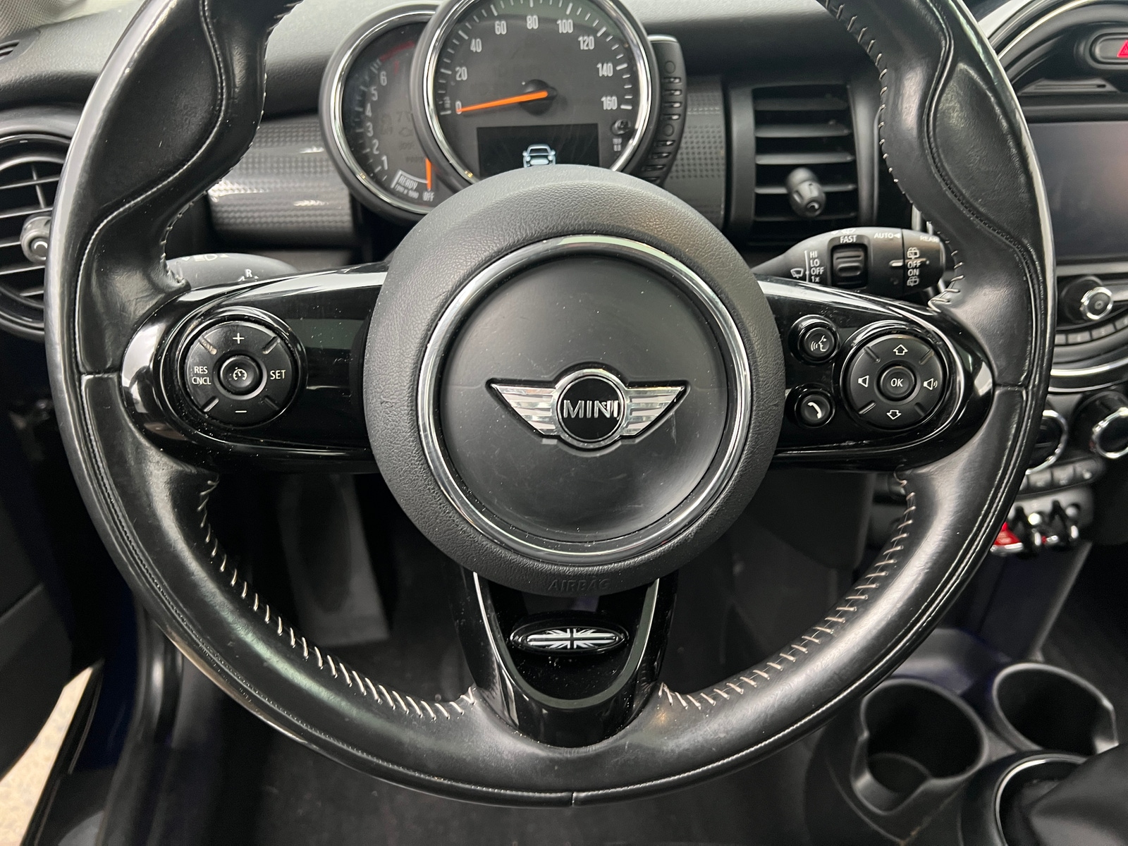 Thumbnail: 2017 MINI Cooper Hardtop - 3