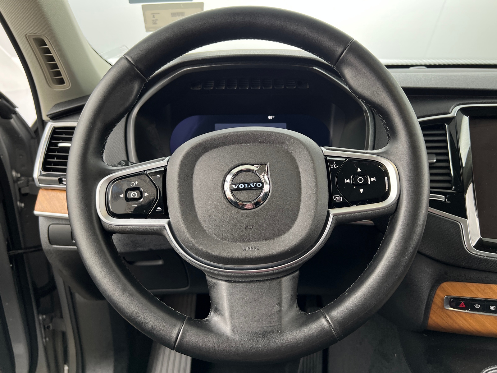 Thumbnail: 2025 Volvo XC90 - 4