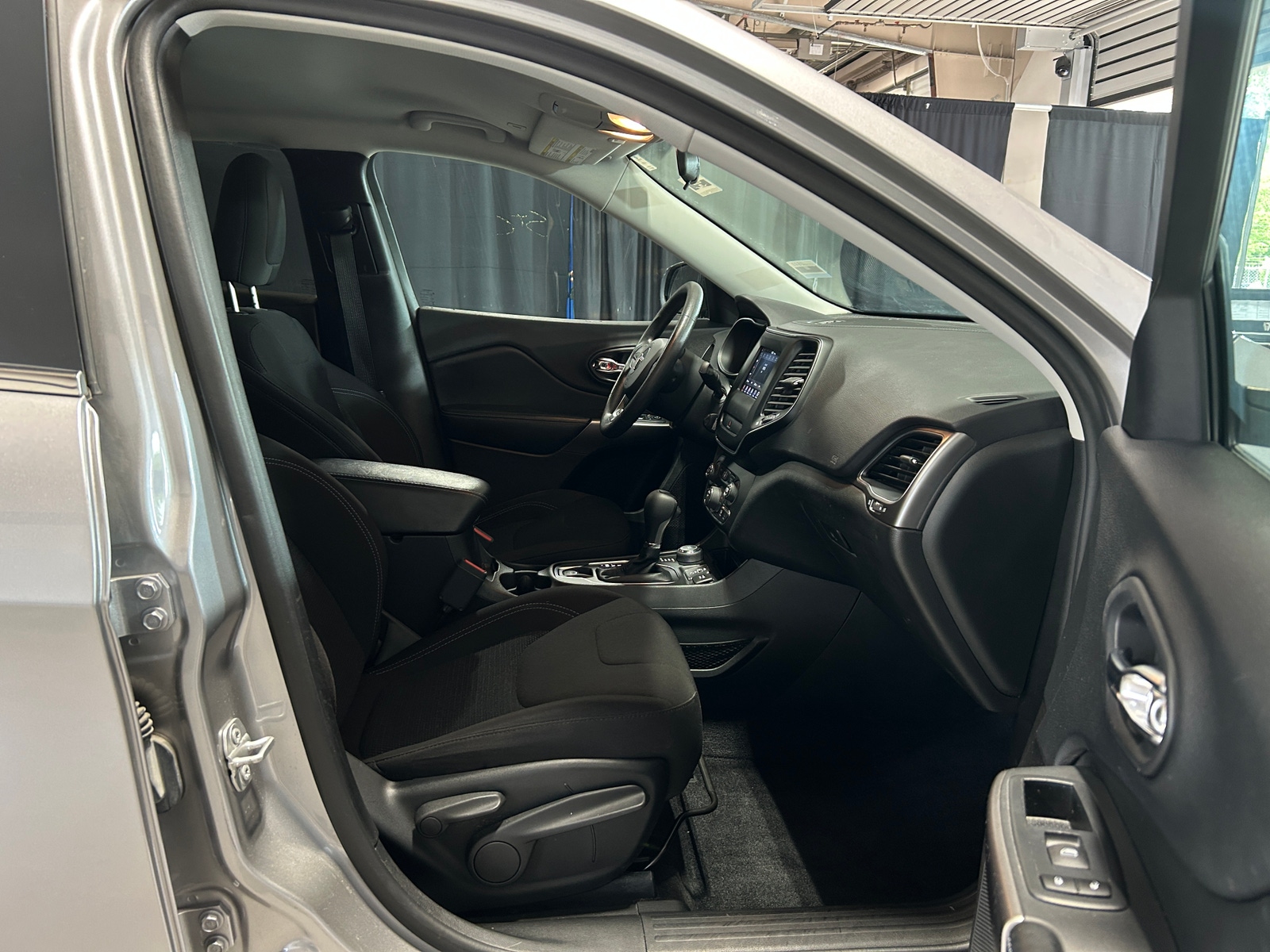 Thumbnail: 2019 Jeep Cherokee - 2