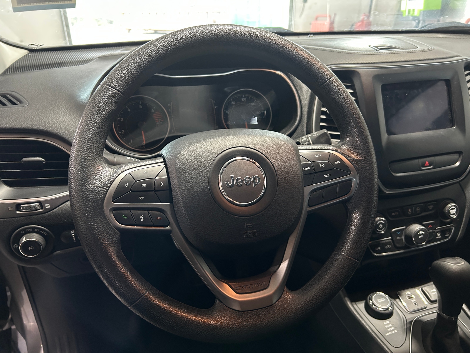 Thumbnail: 2019 Jeep Cherokee - 5