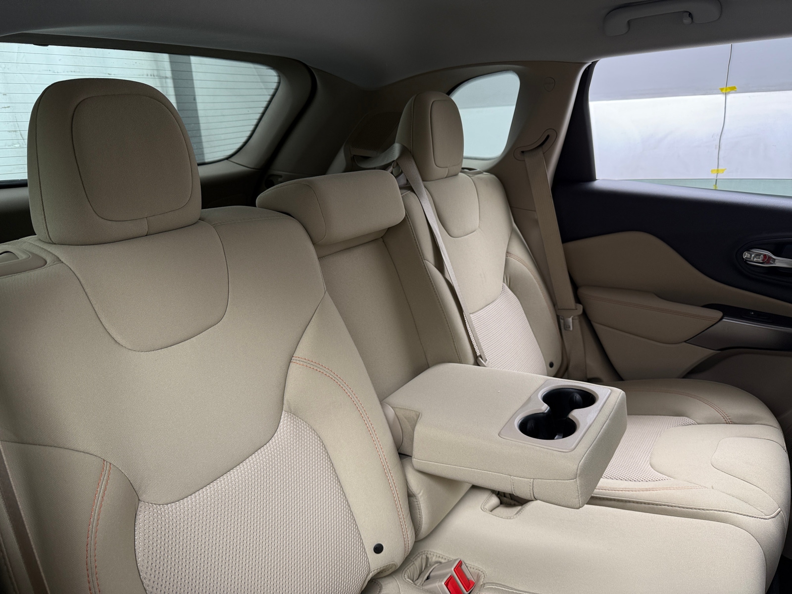 Thumbnail: 2019 Jeep Cherokee - 6