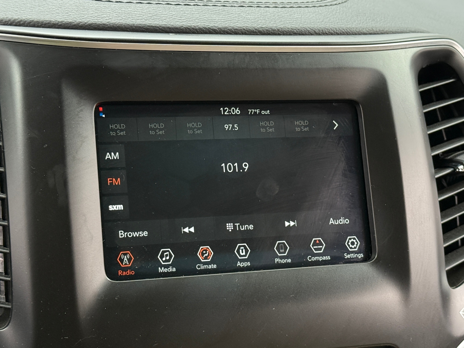 Thumbnail: 2019 Jeep Cherokee - 4