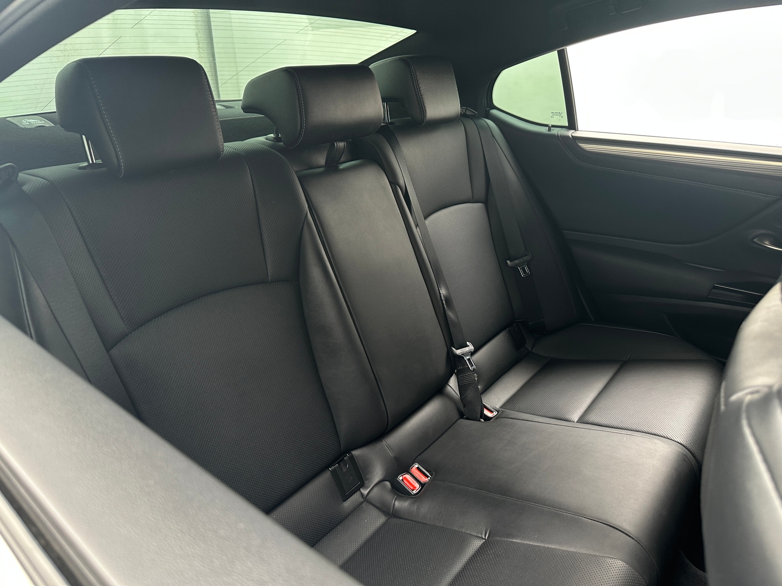 Thumbnail: 2022 Lexus ES - 5