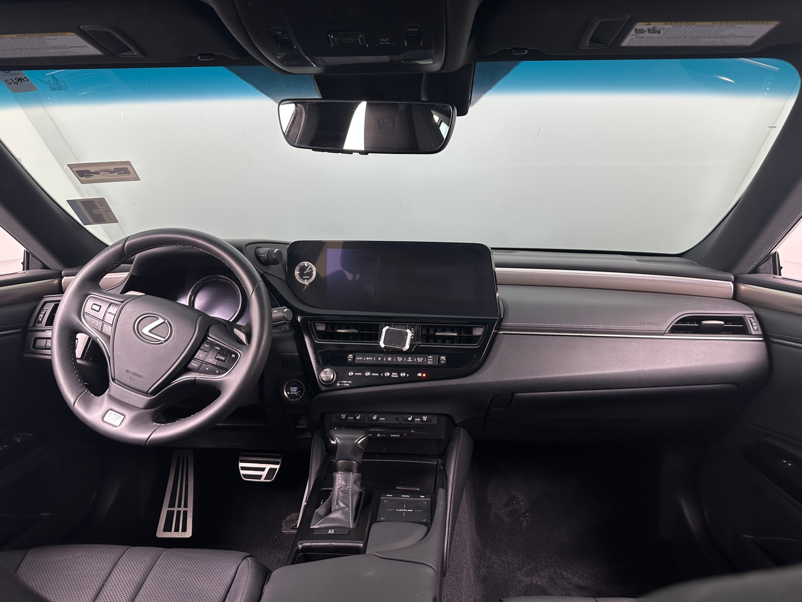 Thumbnail: 2022 Lexus ES - 2