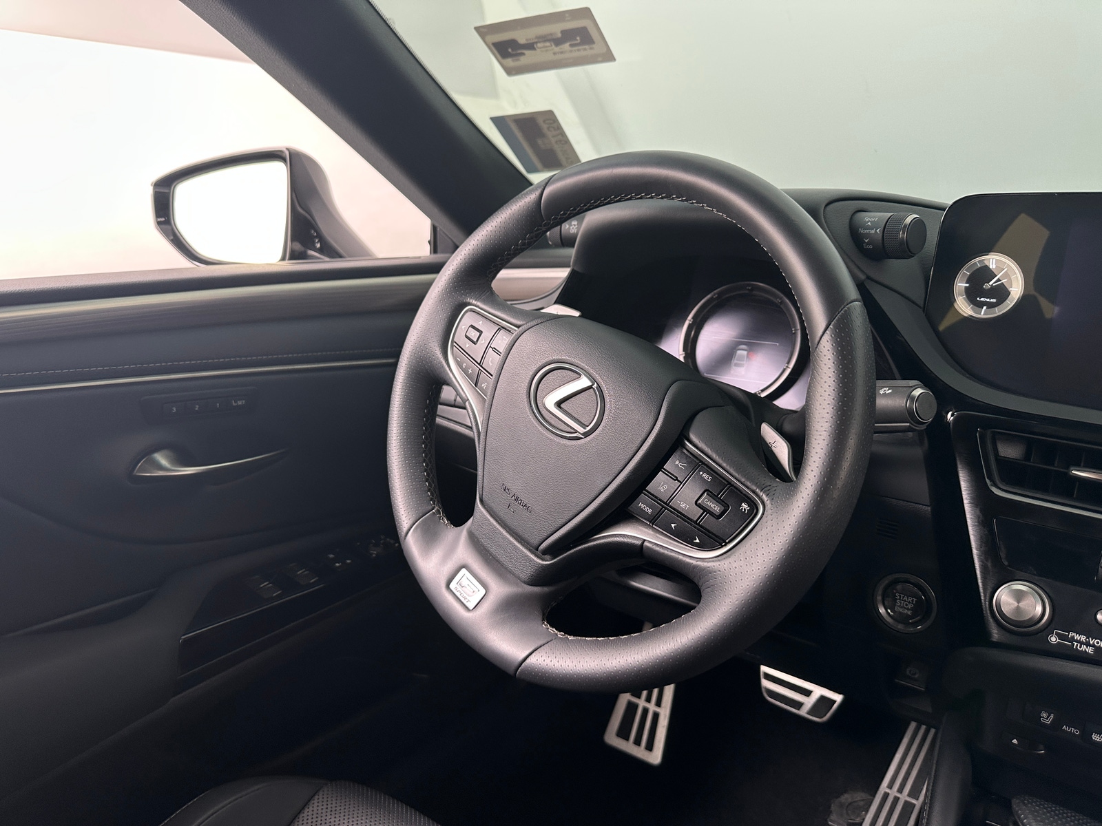 Thumbnail: 2022 Lexus ES - 4
