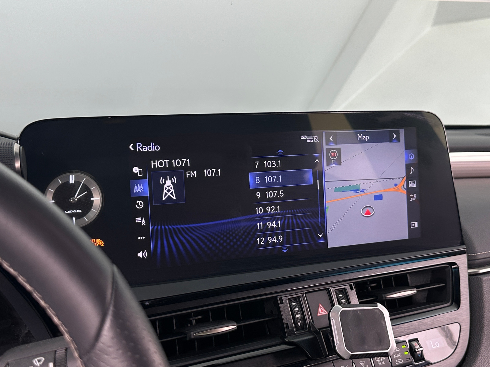 Thumbnail: 2022 Lexus ES - 3