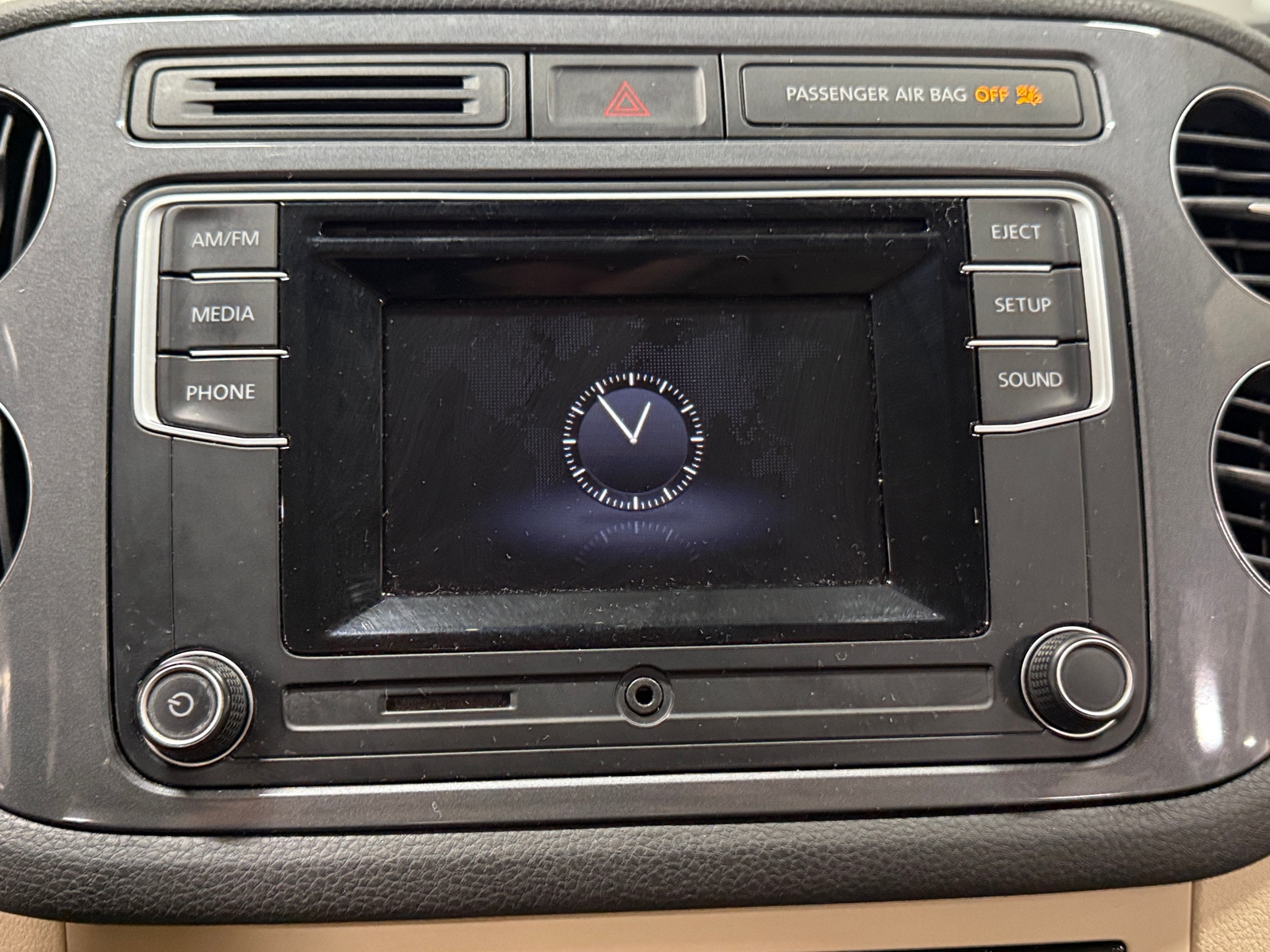 Thumbnail: 2016 Volkswagen Tiguan - 4