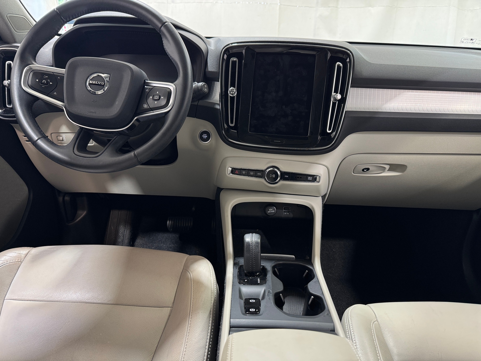 Thumbnail: 2019 Volvo XC40 - 2