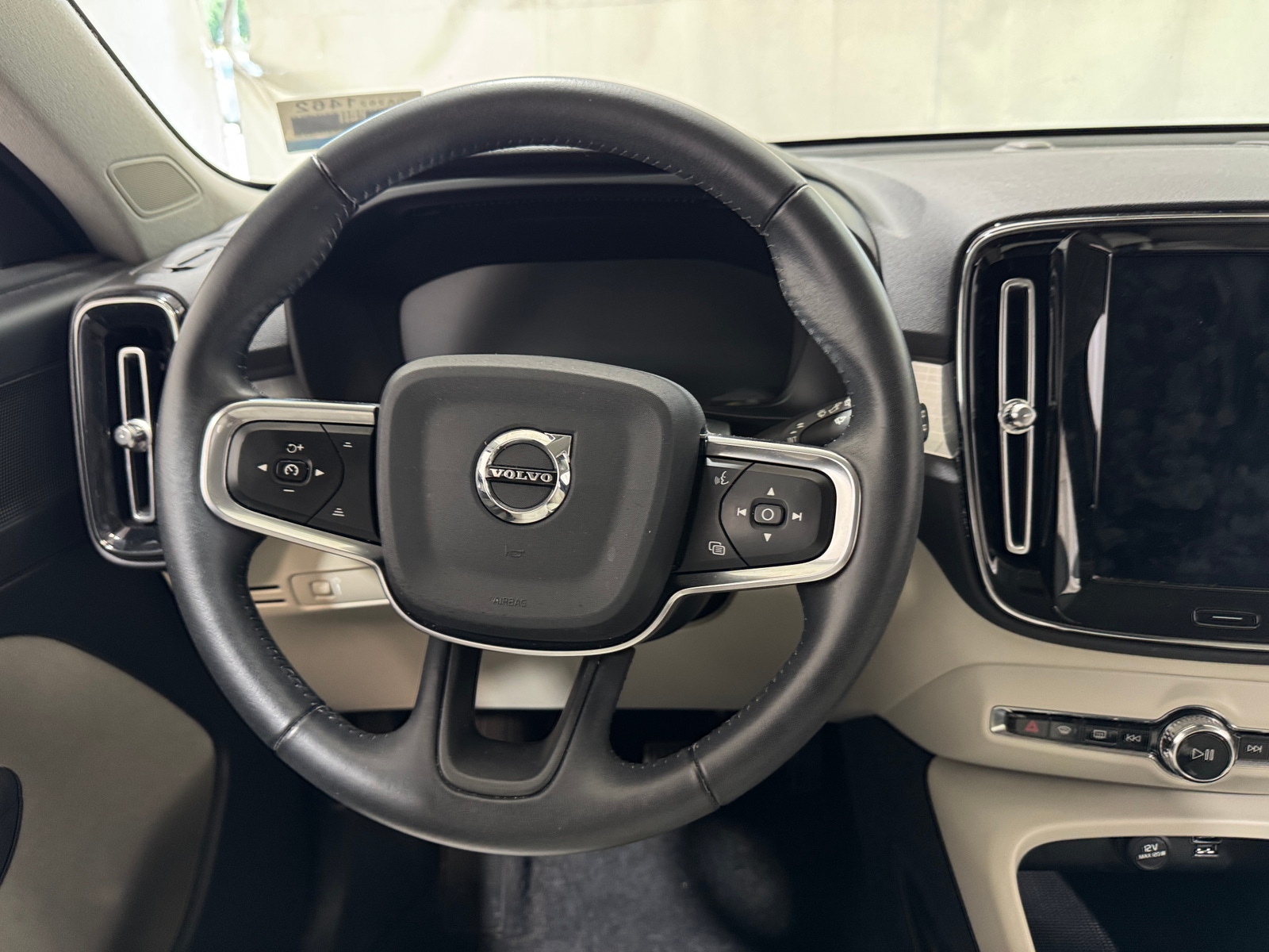 Thumbnail: 2019 Volvo XC40 - 4