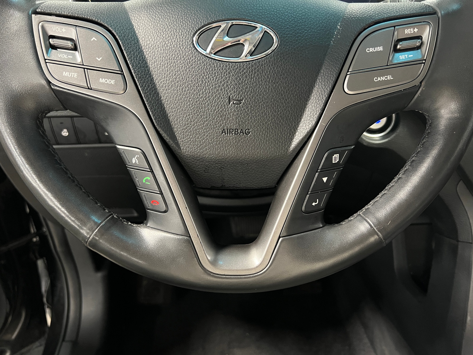 Thumbnail: 2017 Hyundai Santa Fe - 4