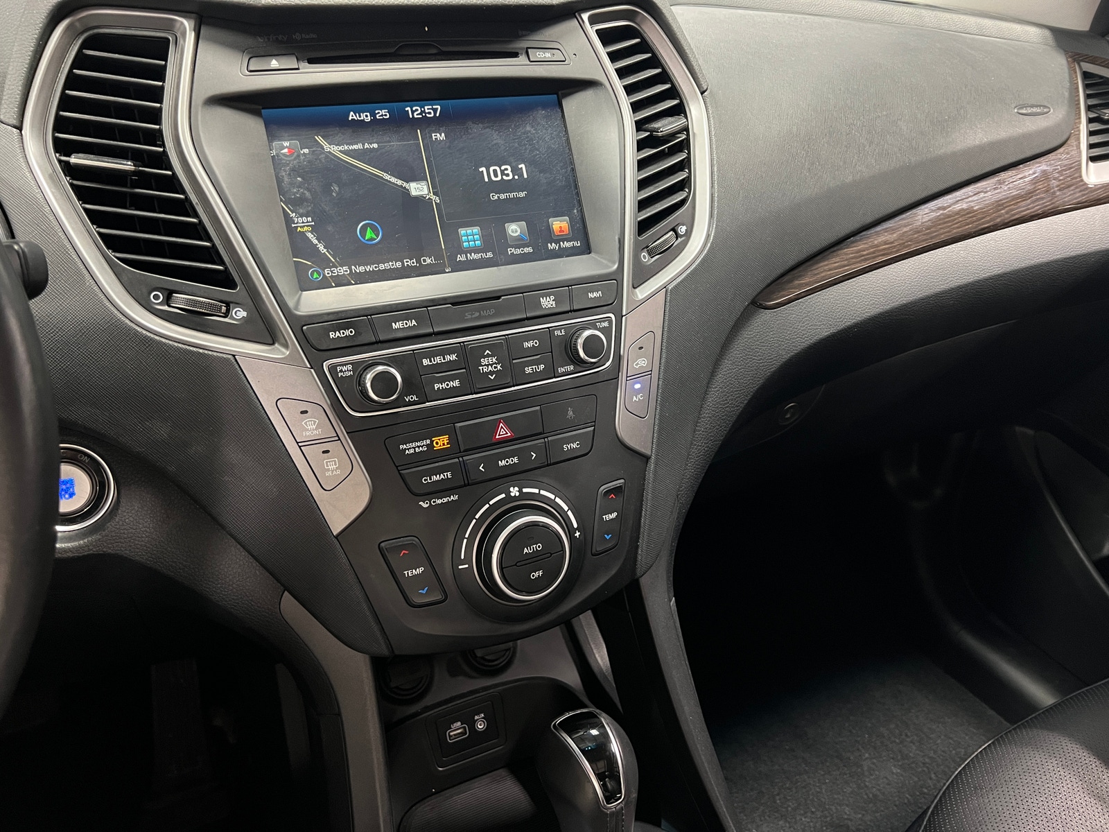 Thumbnail: 2017 Hyundai Santa Fe - 3