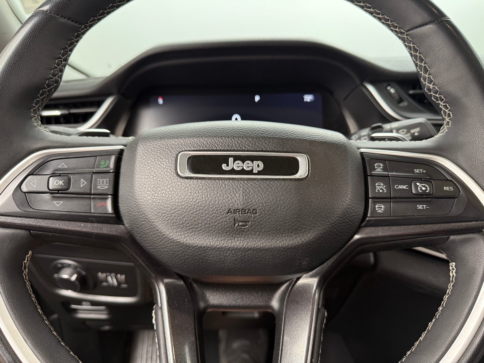 Thumbnail: 2023 Jeep Grand Cherokee L - 5