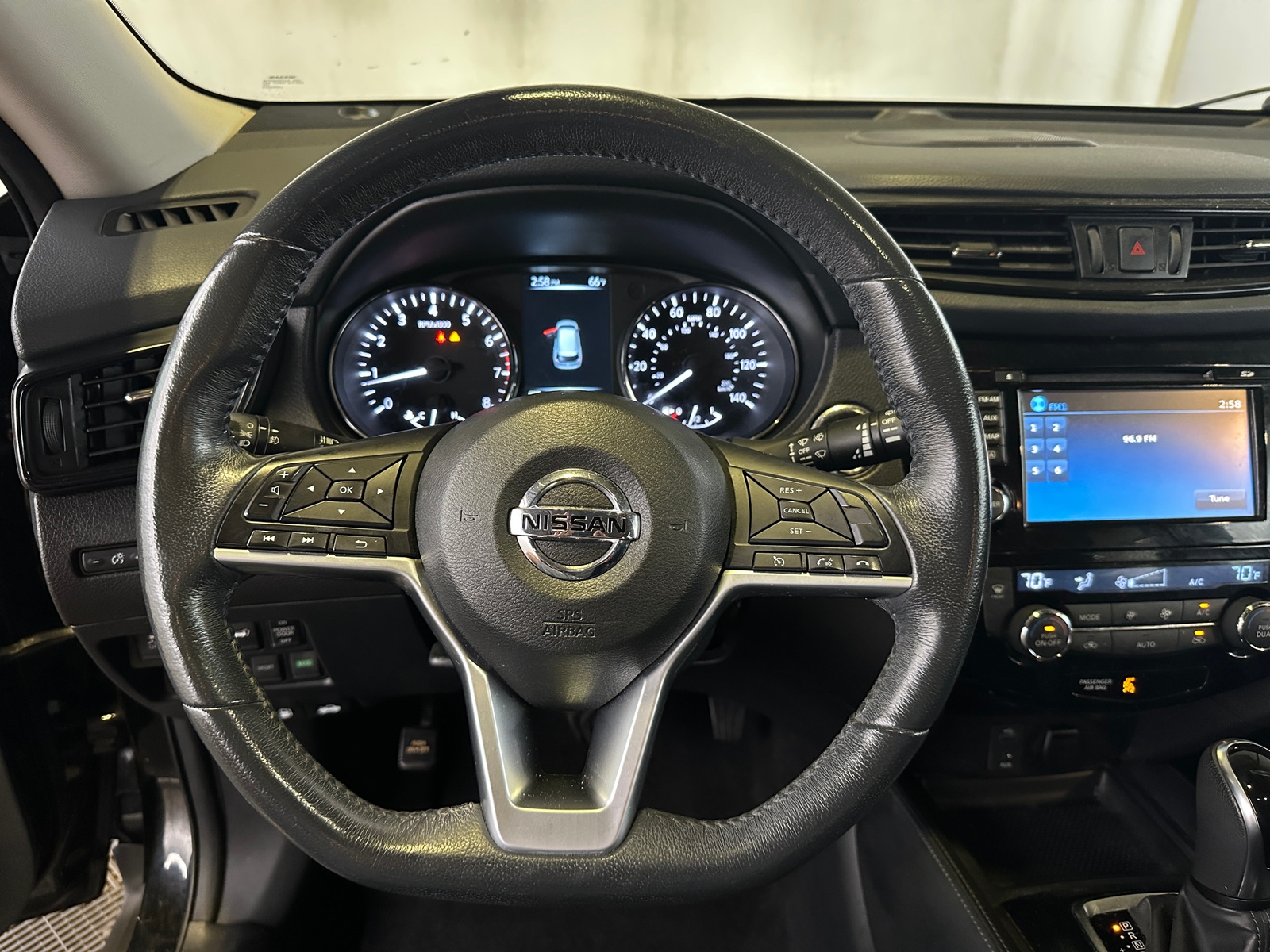 Thumbnail: 2017 Nissan Rogue - 4