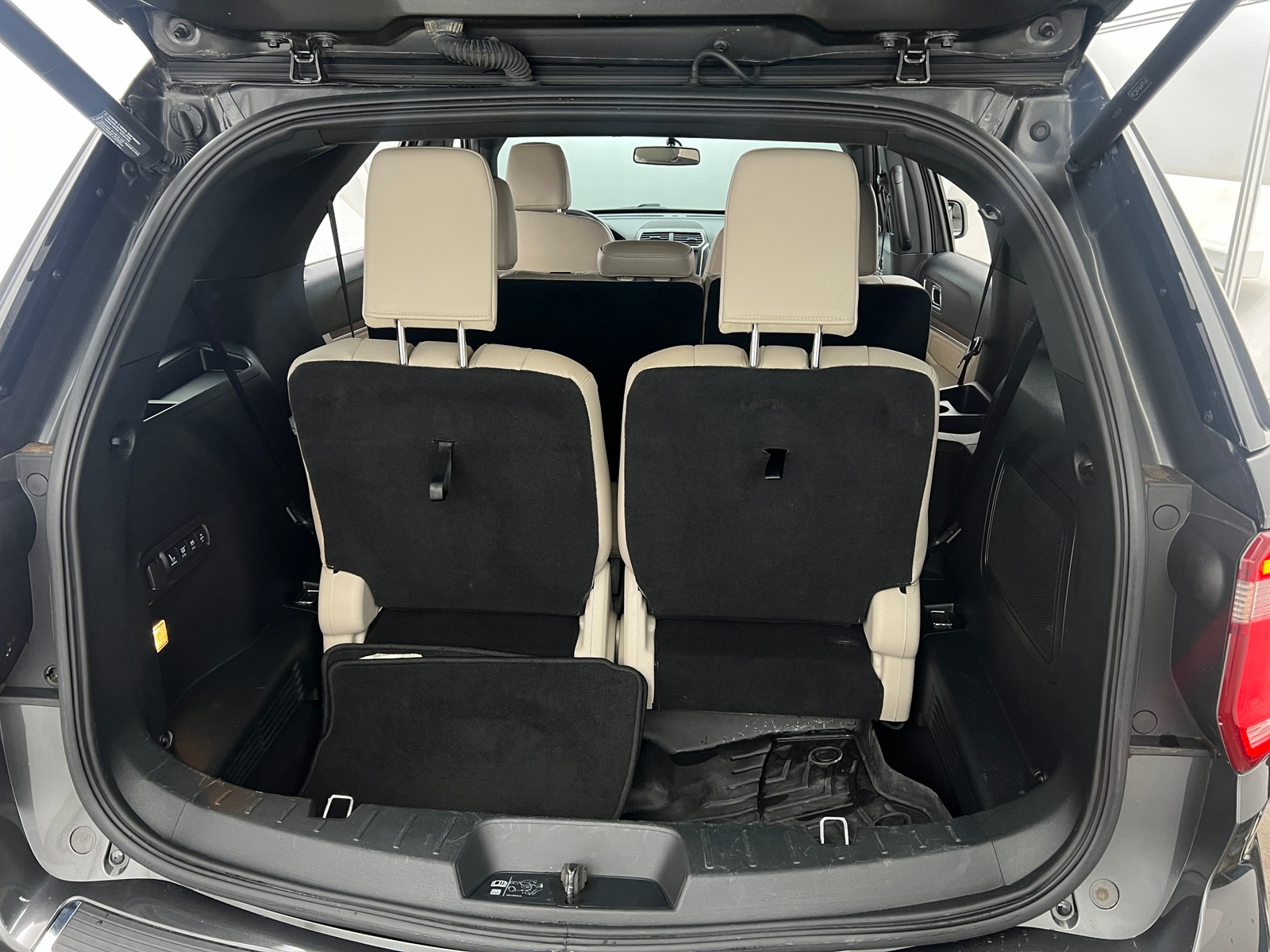 Thumbnail: 2019 Ford Explorer - 6