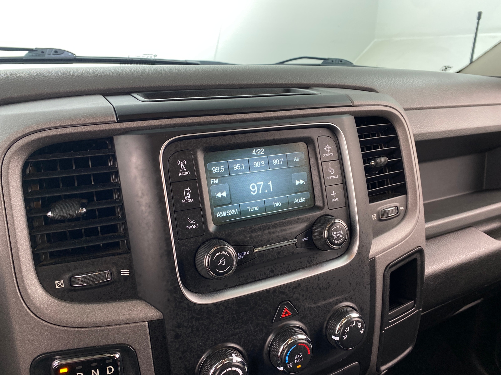 Thumbnail: 2019 RAM 1500 Classic - 3