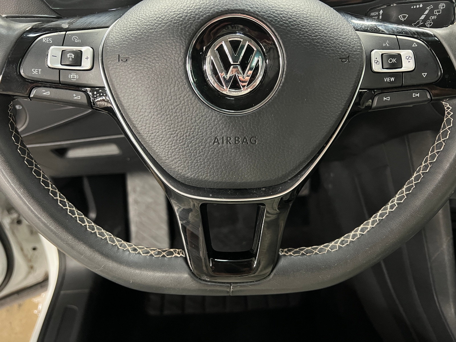 Thumbnail: 2021 Volkswagen Tiguan - 4
