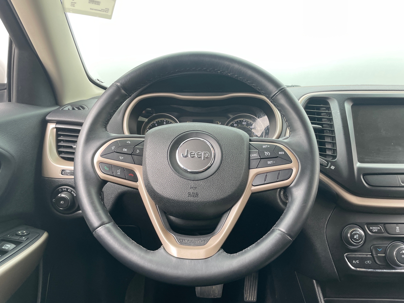 Thumbnail: 2017 Jeep Cherokee - 5