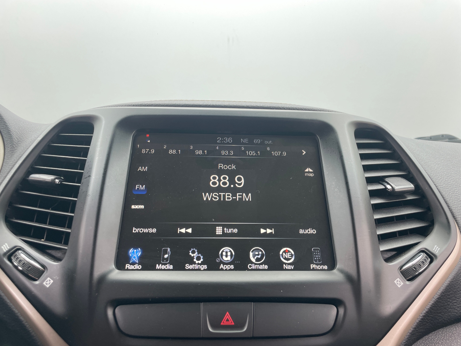 Thumbnail: 2017 Jeep Cherokee - 4