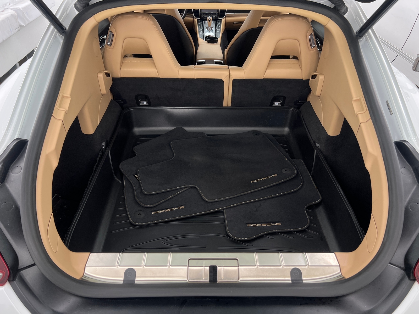 Thumbnail: 2016 Porsche Panamera - 6
