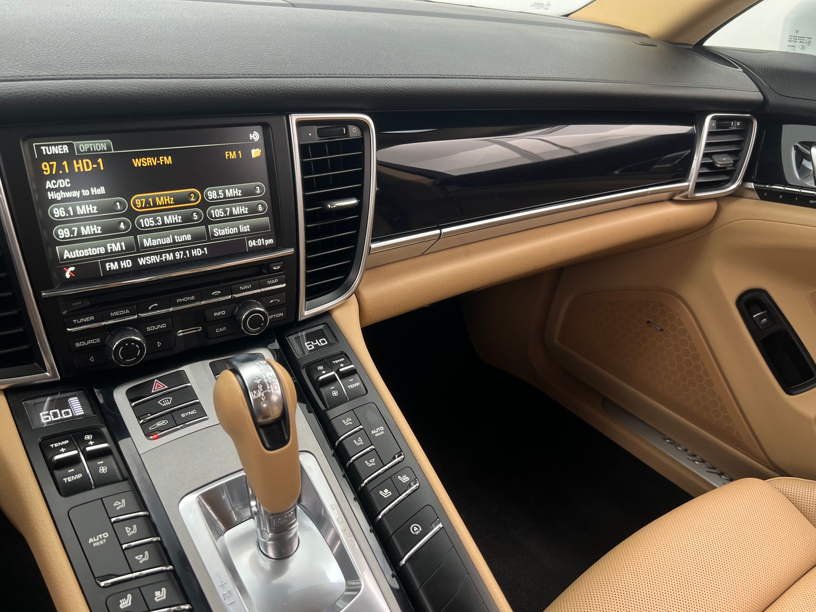 Thumbnail: 2016 Porsche Panamera - 3