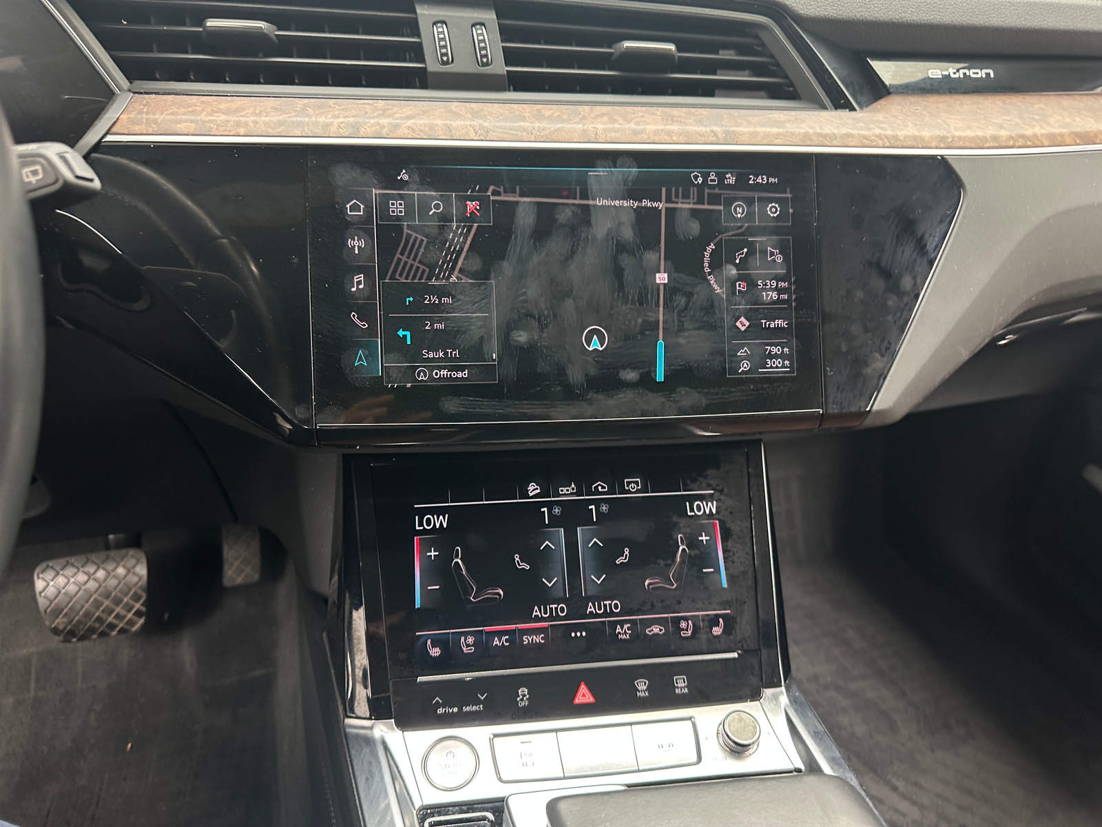 Thumbnail: 2019 Audi e-tron - 3
