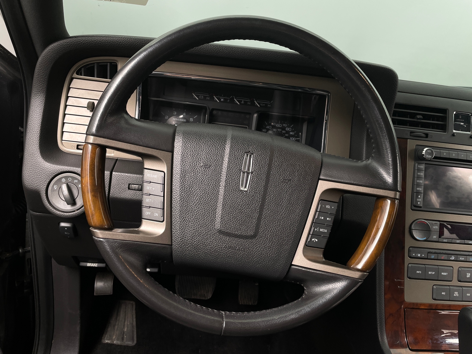 Thumbnail: 2012 Lincoln Navigator - 4