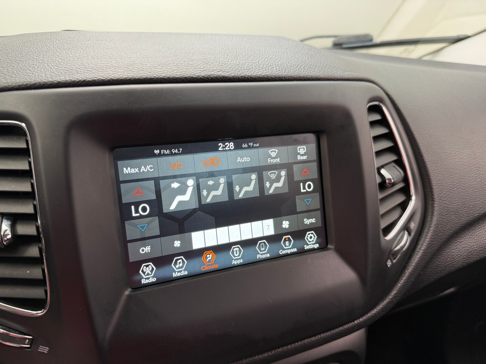 Thumbnail: 2020 Jeep Compass - 4