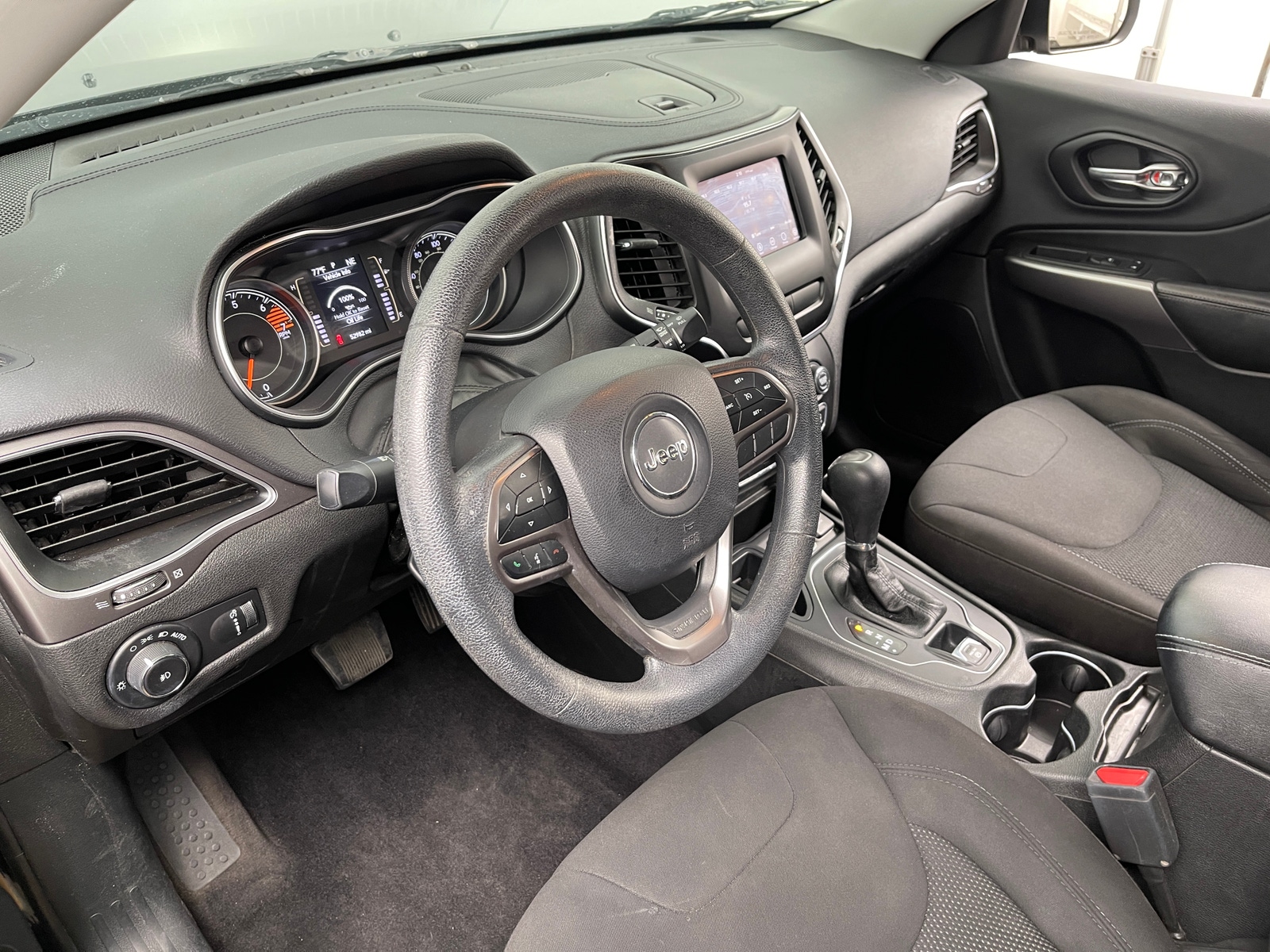 Thumbnail: 2019 Jeep Cherokee - 3