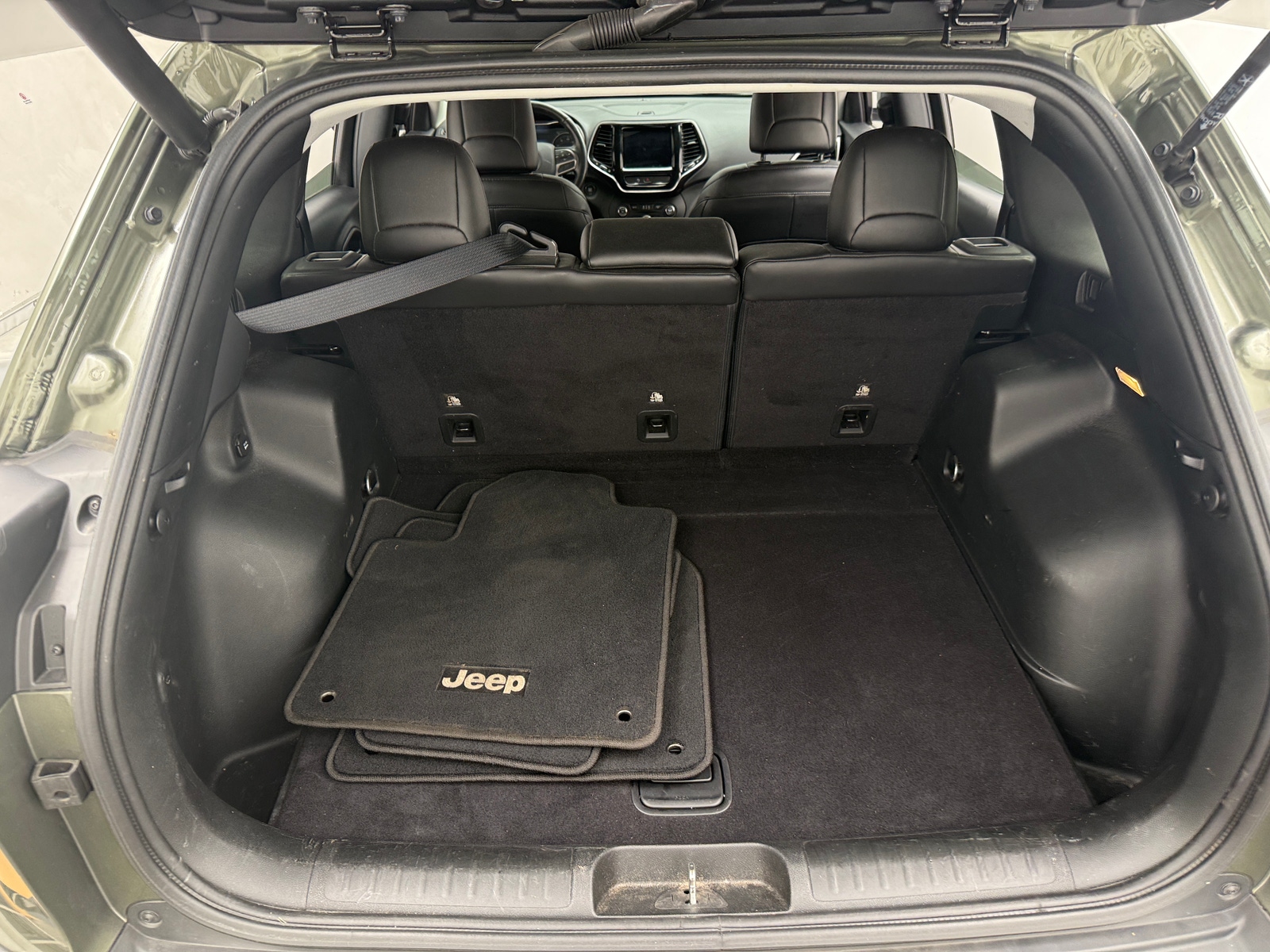 Thumbnail: 2019 Jeep Cherokee - 6