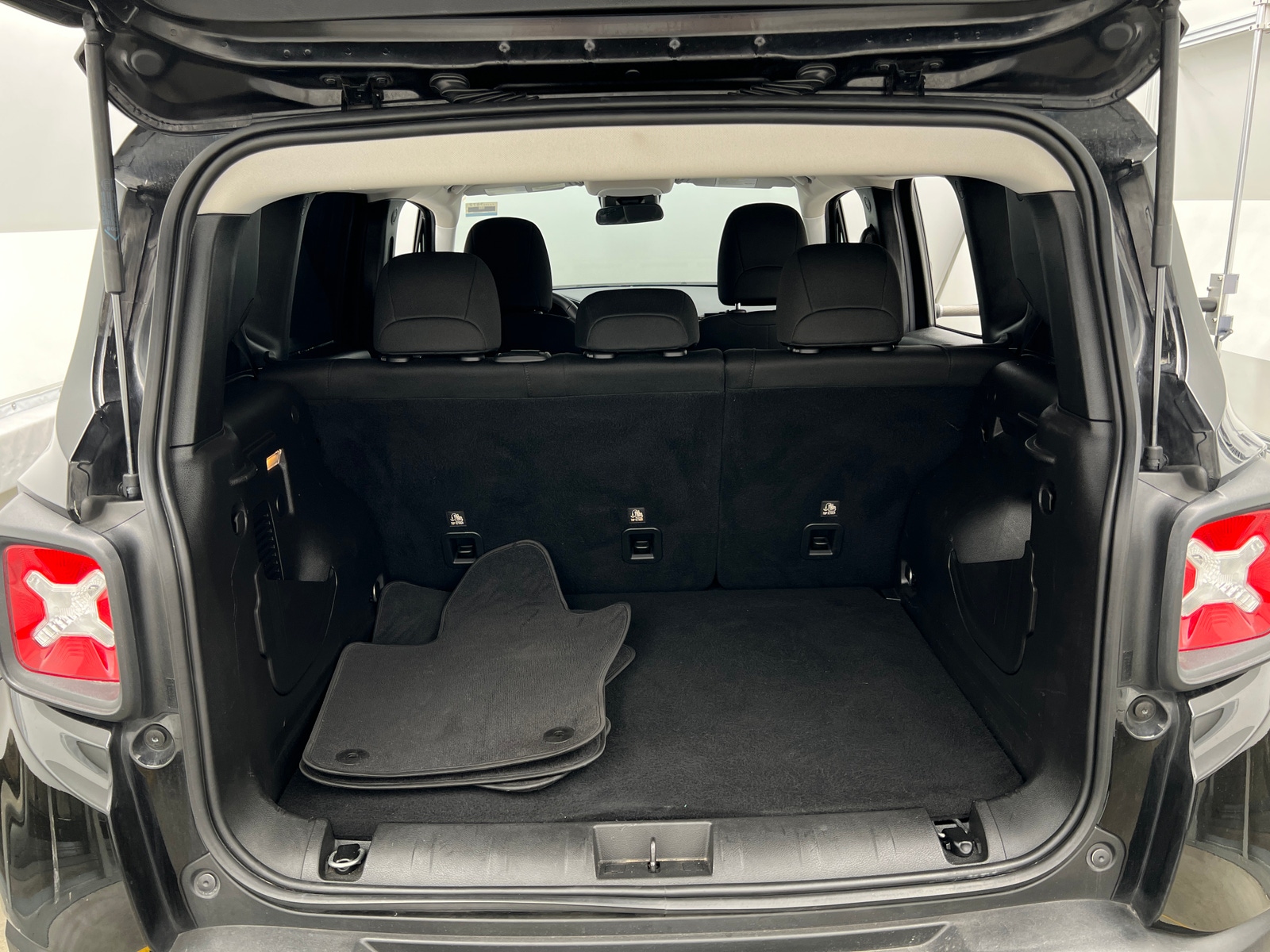 Thumbnail: 2021 Jeep Renegade - 7